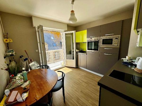 SAINT-SERVAN CENTRE - Appartement situé au 3ème étage d'une copropriété avec ascenseur en plein...