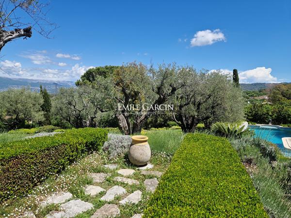 A vendre, Côte d'Azur, Mougins, maison en pierre au calme absolu