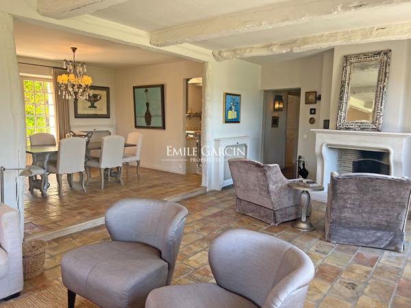 A vendre, Côte d'Azur, Mougins, maison en pierre au calme absolu