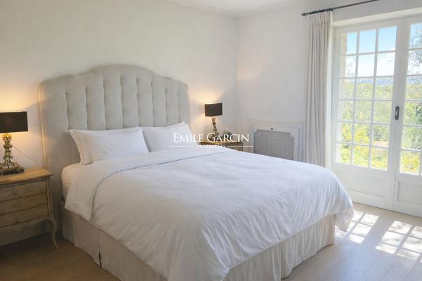 A vendre, Côte d'Azur, Mougins, maison en pierre au calme absolu