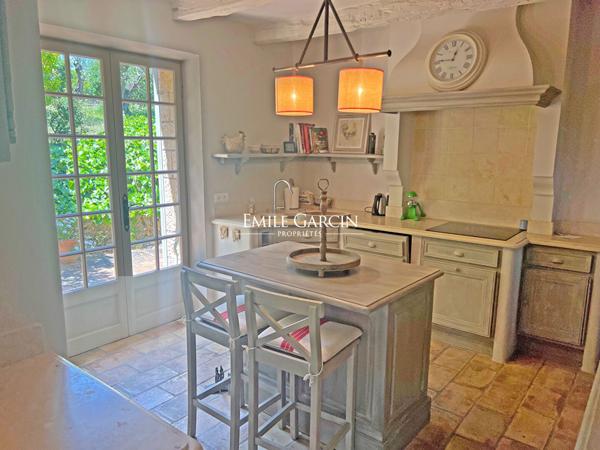 A vendre, Côte d'Azur, Mougins, maison en pierre au calme absolu