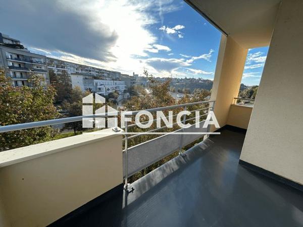 Location Appartement 3 pièces 63.1 m² - 10 Avenue de Saint Pierre, Rodez 12000