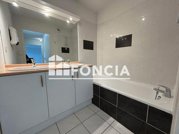 Location Appartement 3 pièces 63.1 m² - 10 Avenue de Saint Pierre, Rodez 12000