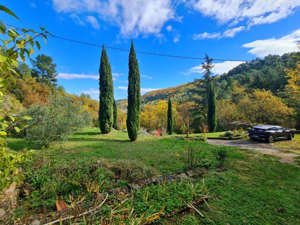 Maison de charme sur plus de 4 hectares entre St-Ambroix et Bessèges