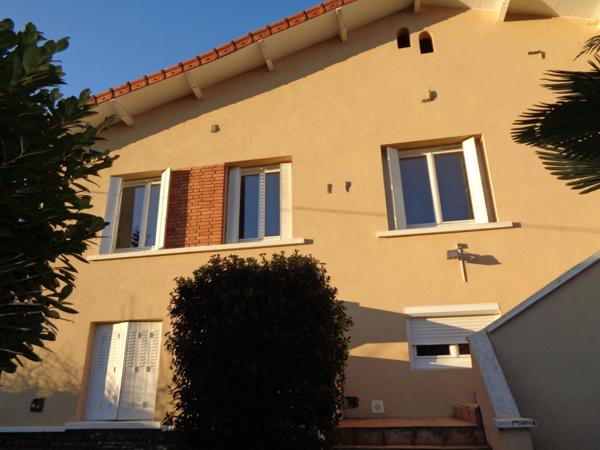 Maison de ville, 5 chambres ou 2 appartements, avec terrrain