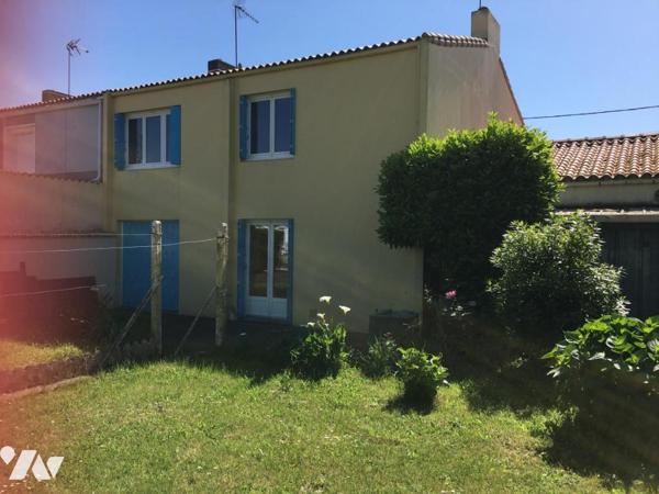 MAISON D'HABITATION A RAFRAICHIR à Proximitée du CENTRE HOSPITALIER, CENTRE COMMERCIAL et LYCÉE