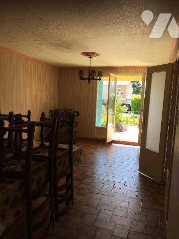 MAISON D'HABITATION A RAFRAICHIR à Proximitée du CENTRE HOSPITALIER, CENTRE COMMERCIAL et LYCÉE