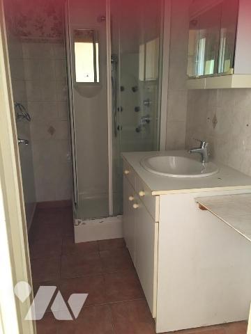 MAISON D'HABITATION A RAFRAICHIR à Proximitée du CENTRE HOSPITALIER, CENTRE COMMERCIAL et LYCÉE