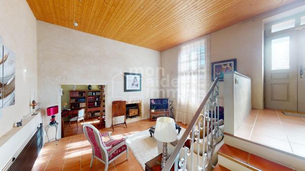 Agréable maison de ville, jardin, piscine, cave et garage