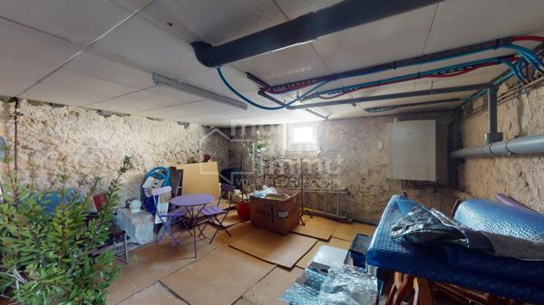 Agréable maison de ville, jardin, piscine, cave et garage