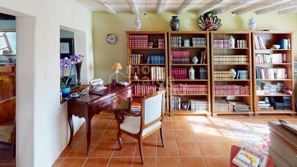 Agréable maison de ville, jardin, piscine, cave et garage