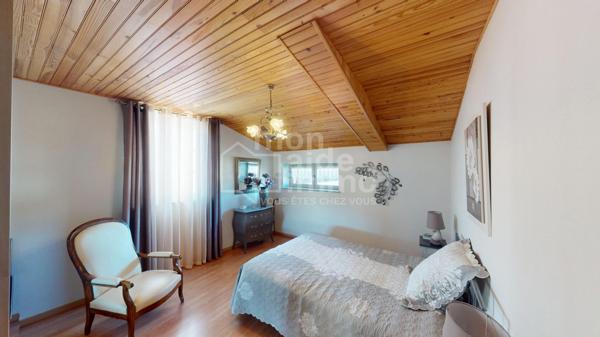 Agréable maison de ville, jardin, piscine, cave et garage