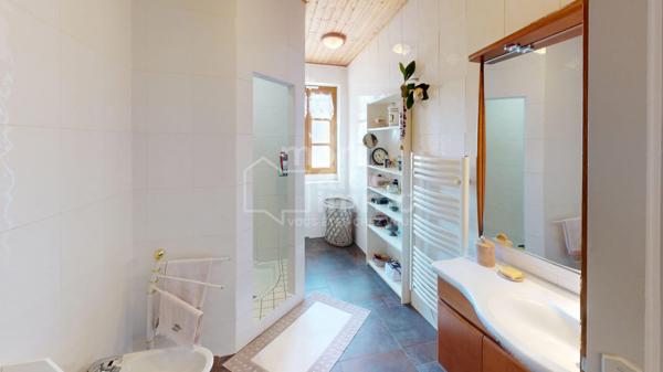 Agréable maison de ville, jardin, piscine, cave et garage