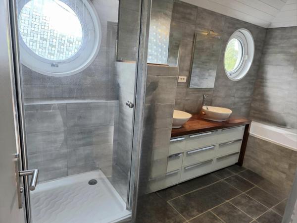 MAISON CONTEMPORAINE -VIE DE PLAIN PIED - GUIDEL -192 m²