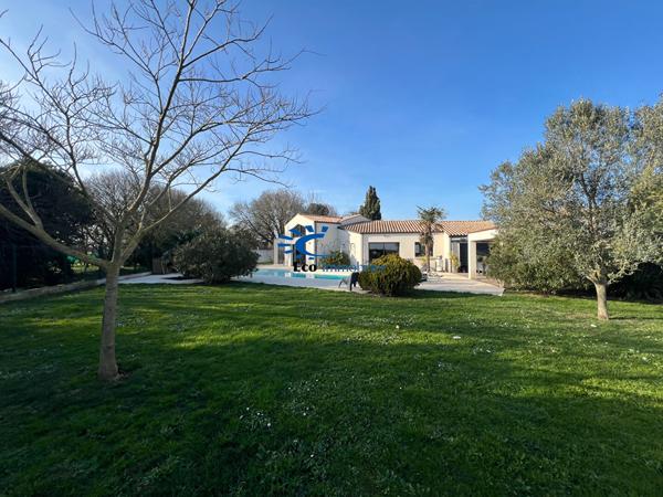 LA JARRIE MAISON CONTEMPORAINE PLAIN PIED 3 CHAMBRES PISCINE GARAGE La jarrie