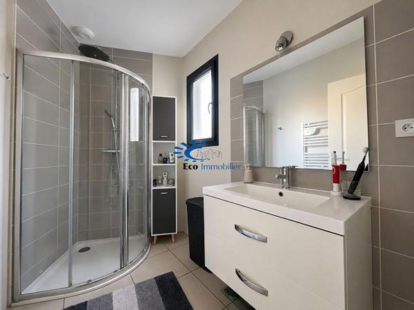 LA JARRIE MAISON CONTEMPORAINE PLAIN PIED 3 CHAMBRES PISCINE GARAGE La jarrie