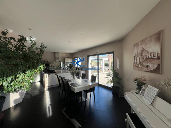 LA JARRIE MAISON CONTEMPORAINE PLAIN PIED 3 CHAMBRES PISCINE GARAGE La jarrie