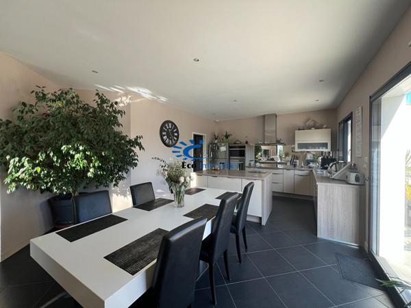 LA JARRIE MAISON CONTEMPORAINE PLAIN PIED 3 CHAMBRES PISCINE GARAGE La jarrie