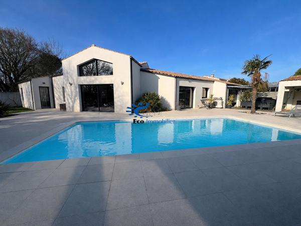 LA JARRIE MAISON CONTEMPORAINE PLAIN PIED 3 CHAMBRES PISCINE GARAGE La jarrie
