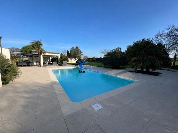 LA JARRIE MAISON CONTEMPORAINE PLAIN PIED 3 CHAMBRES PISCINE GARAGE La jarrie
