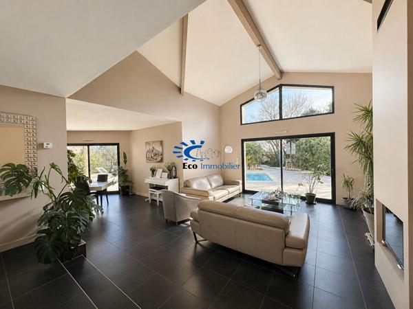 LA JARRIE MAISON CONTEMPORAINE PLAIN PIED 3 CHAMBRES PISCINE GARAGE La jarrie