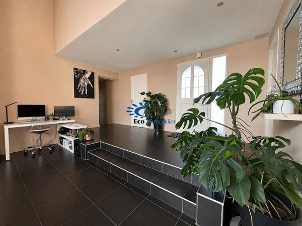 LA JARRIE MAISON CONTEMPORAINE PLAIN PIED 3 CHAMBRES PISCINE GARAGE La jarrie