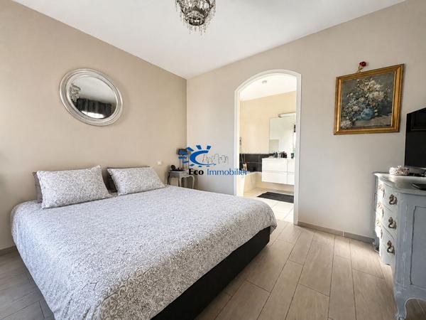 LA JARRIE MAISON CONTEMPORAINE PLAIN PIED 3 CHAMBRES PISCINE GARAGE La jarrie