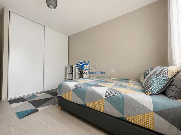 LA JARRIE MAISON CONTEMPORAINE PLAIN PIED 3 CHAMBRES PISCINE GARAGE La jarrie