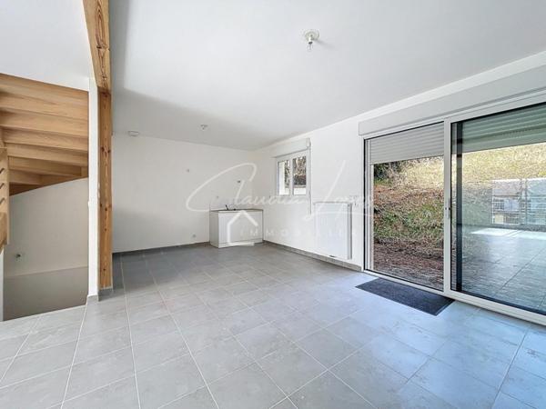 Maison neuve 4 chambres avec sous-sol et garage