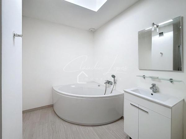 Maison neuve 4 chambres avec sous-sol et garage