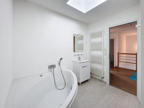 Maison neuve 4 chambres avec sous-sol et garage