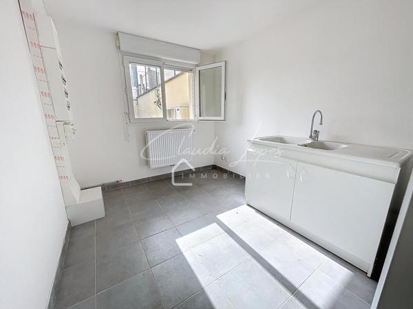 Maison neuve 4 chambres avec sous-sol et garage