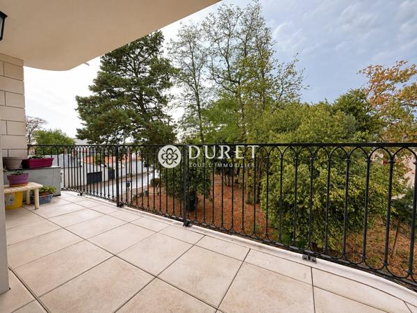 Appartement T3 de standing avec ascenseur, balcon et garage en hyper-centre de Challans