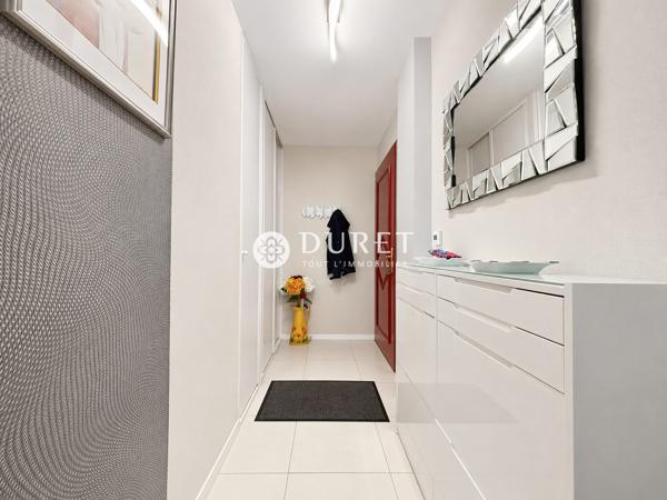 Appartement T3 de standing avec ascenseur, balcon et garage en hyper-centre de Challans
