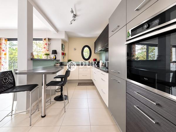 Appartement T3 de standing avec ascenseur, balcon et garage en hyper-centre de Challans