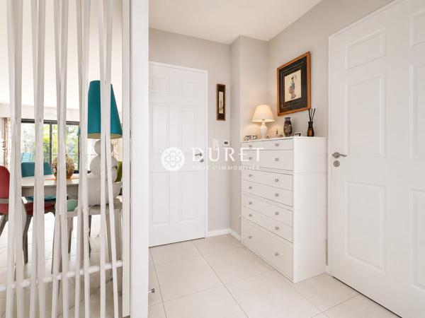 Appartement T3 de standing avec ascenseur, balcon et garage en hyper-centre de Challans