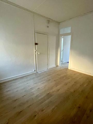 PLACE NEY -T2 RENOVE - NON MEUBLE DISPONIBLE LE 15/06