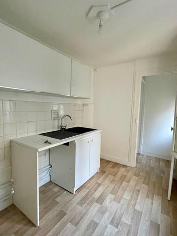 PLACE NEY -T2 RENOVE - NON MEUBLE DISPONIBLE LE 15/06