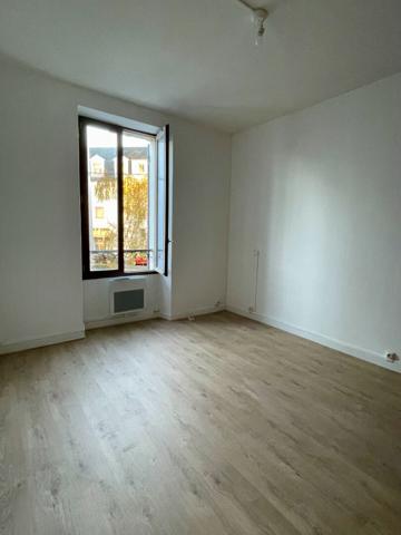 PLACE NEY -T2 RENOVE - NON MEUBLE DISPONIBLE LE 15/06