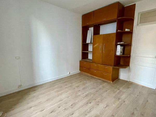 PLACE NEY -T2 RENOVE - NON MEUBLE DISPONIBLE LE 15/06