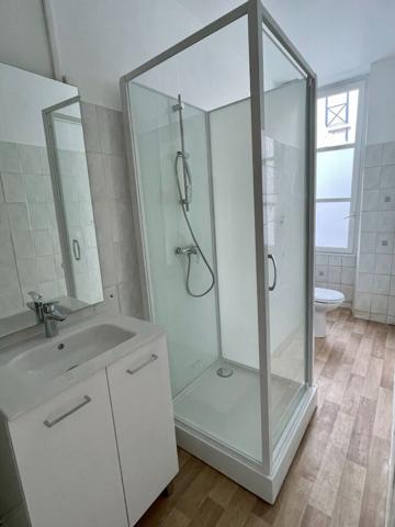 PLACE NEY -T2 RENOVE - NON MEUBLE DISPONIBLE LE 15/06