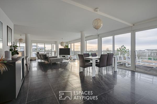 Penthouse lumineux à la vue panoramique et son garage XXL