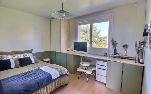 Appartement à vendre    5 pièces • 97 m2 Marseille 11