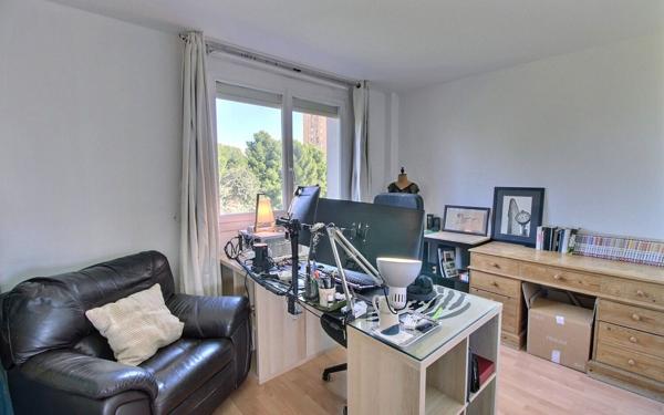 Appartement à vendre    5 pièces • 97 m2 Marseille 11