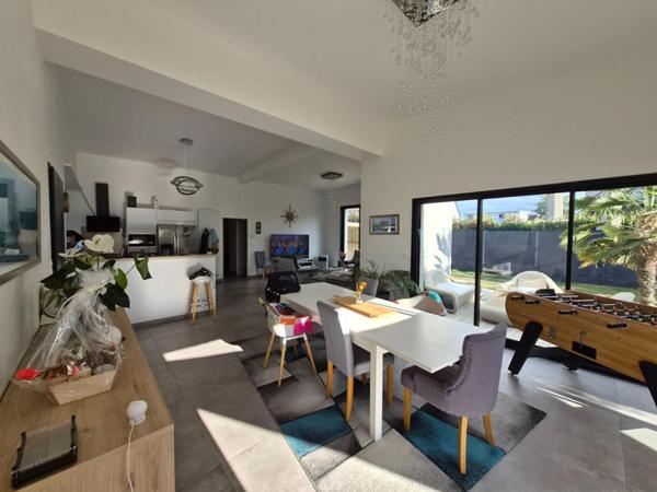 Superbe maison de plain pied  / 5 pièces 137 m2 sur terrain de 505 m² clos