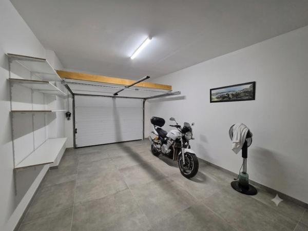 Superbe maison de plain pied  / 5 pièces 137 m2 sur terrain de 505 m² clos