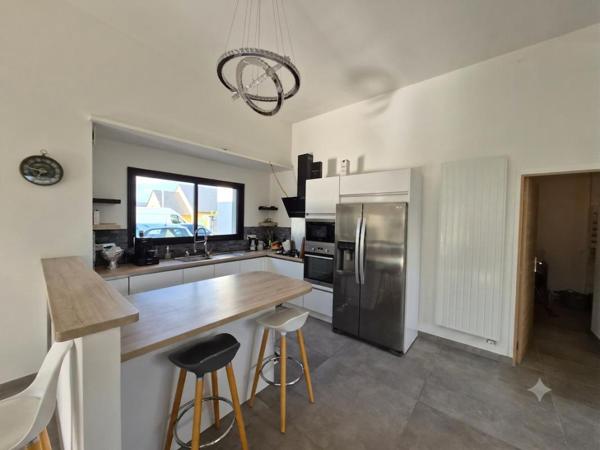 Superbe maison de plain pied  / 5 pièces 137 m2 sur terrain de 505 m² clos