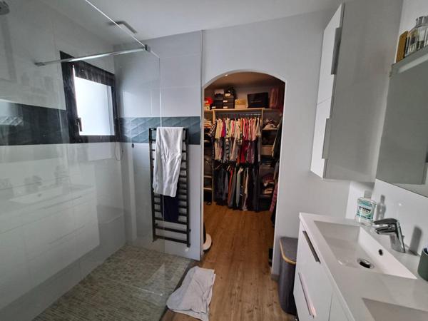 Superbe maison de plain pied  / 5 pièces 137 m2 sur terrain de 505 m² clos