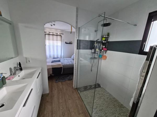 Superbe maison de plain pied  / 5 pièces 137 m2 sur terrain de 505 m² clos