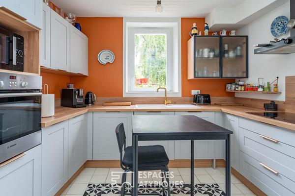 Maison bourgeoise et sa dépendance de charme subtilement rénovées